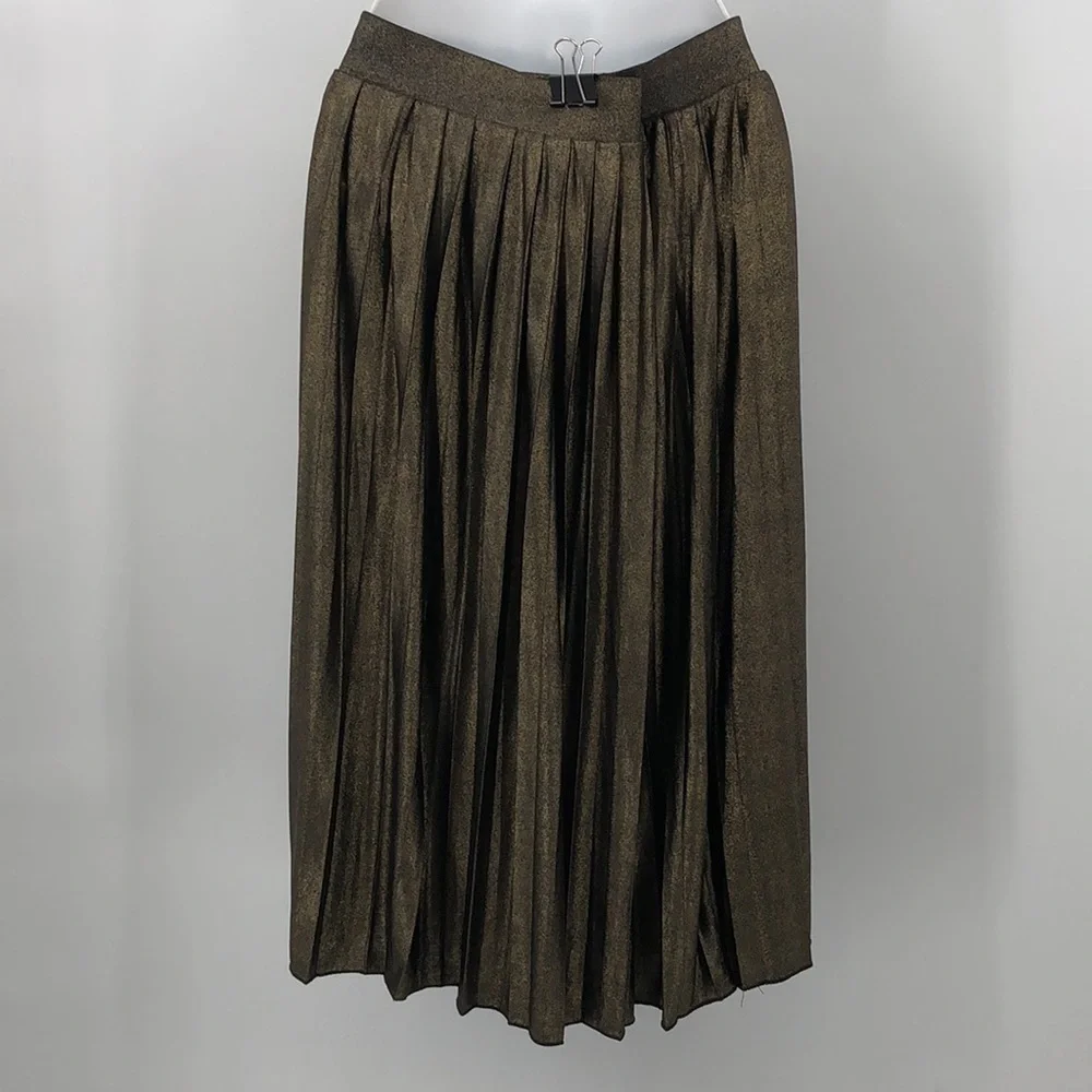 Charlotte Russe Pleated Gold Fleck and Black Skiirt Size L Shiny Shimmery